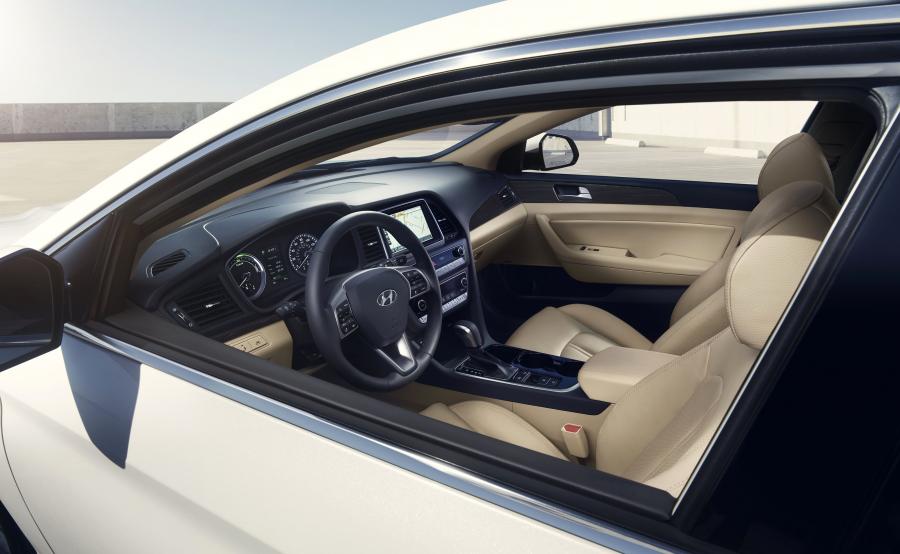 Интерьер Hyundai Sonata Hybrid (LF) 2017 года  (NA) (фото 18 из 24)